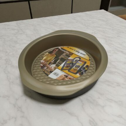 BAKERS ROUND DOTTED ROASTER PAN